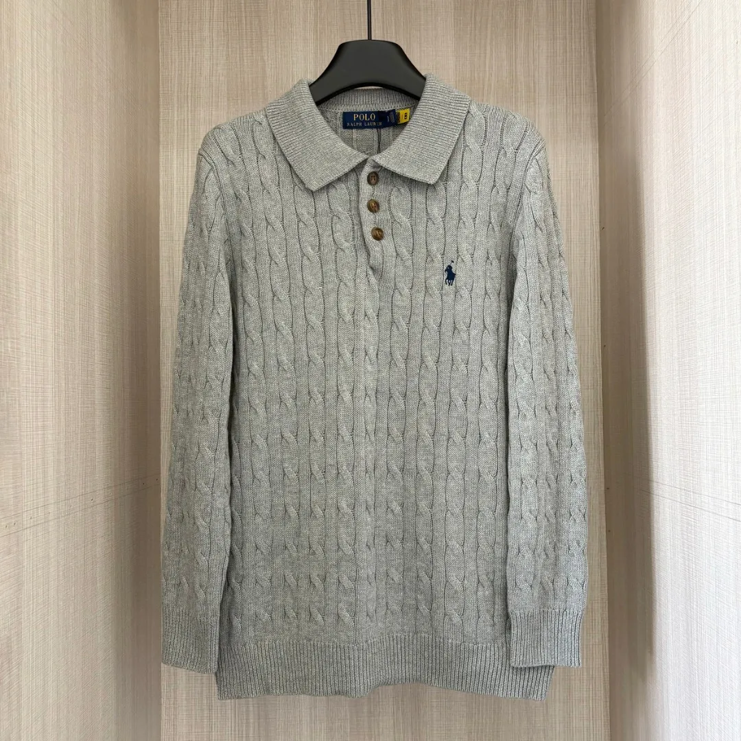 P230 RALPH LAUREN Ralph Lauren six-color classic small label embroidered polo collar long-sleeved buttoned pullover knitted sweater tops for men and women. Six colors. Colors: white, black, navy blue (red label), gray, khaki, navy blue (white label). Size: S M L XL. Material: cotton. Weight: 700g.
